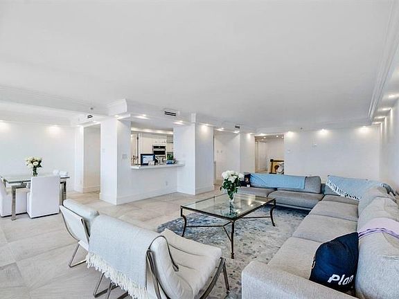 3rd image of 400 N Flagler Dr APT 1505