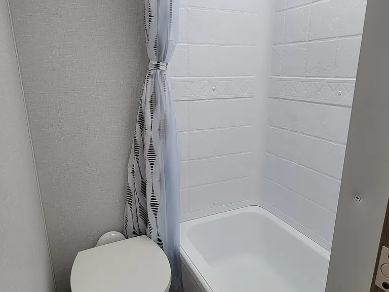 623 S Sentous Ave — Photo 16