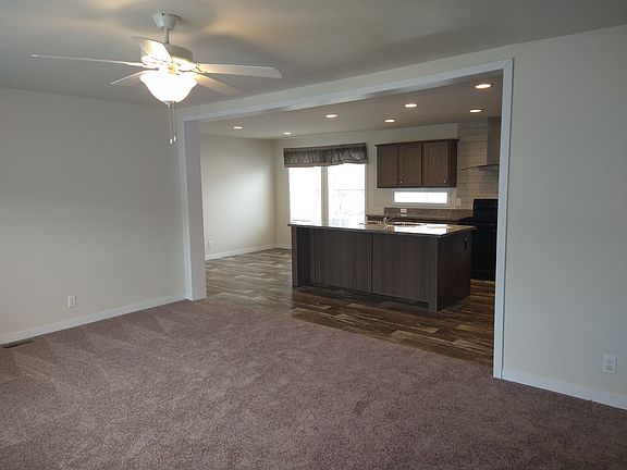 3rd image of 214 Roosevelt Dr #214