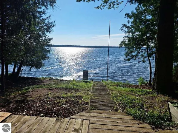 4792 Lake Shore Dr, Grawn, MI 49637