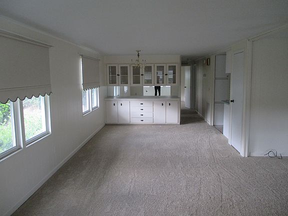 4th image of 135 Bouganvillea Blvd