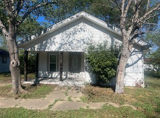 407 N Waco St, Groesbeck, TX 76642