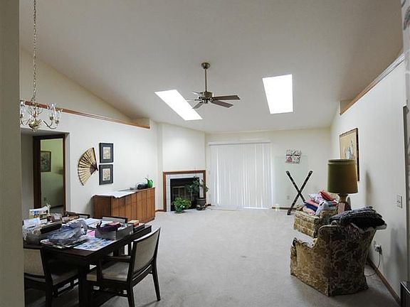 4th image of 558 Westwood Dr
