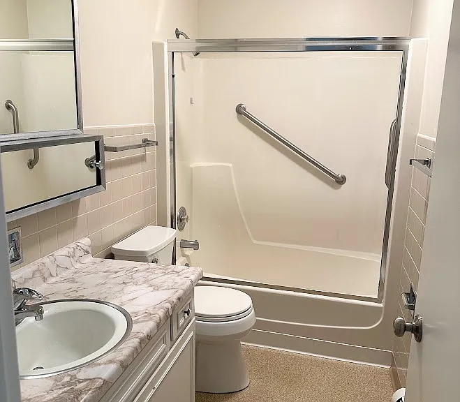 2091 Vernon Dr #3 — Photo 2