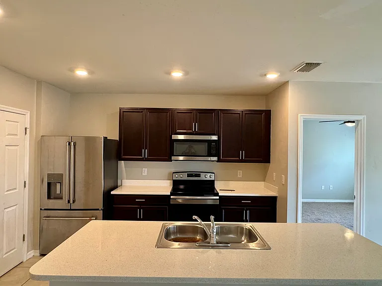 18661 Miami Blvd — Photo 9
