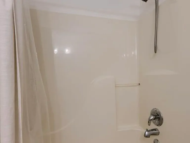 637 Royal View Dr — Photo 16