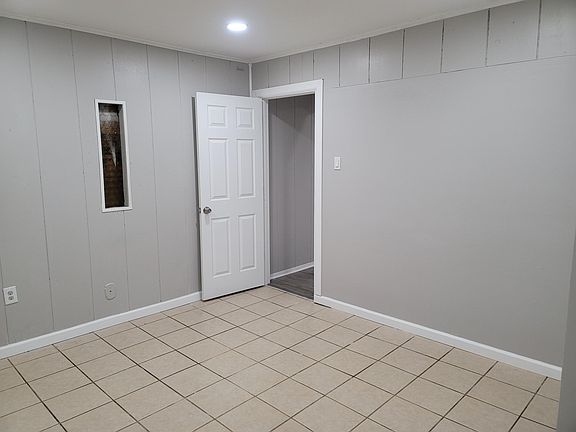 3rd image of 1229 E Park Dr