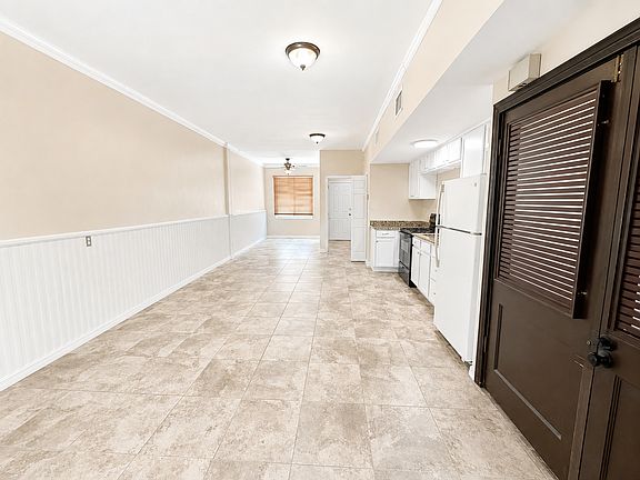 4th image of 32 E Magnolia Ave #B