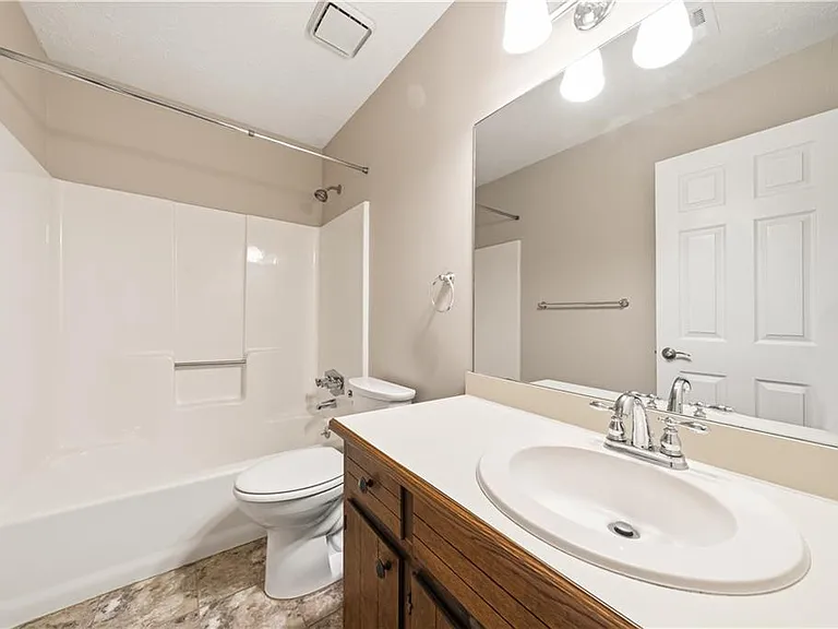 3773 Memorial Pkwy NW — Photo 13