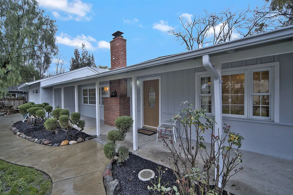 306 Gladys Dr photo 1