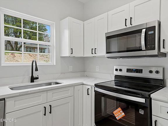 5th image of 106 White Rd