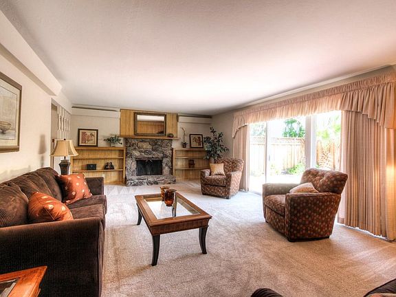 2nd image of 2438 Schubert Ave