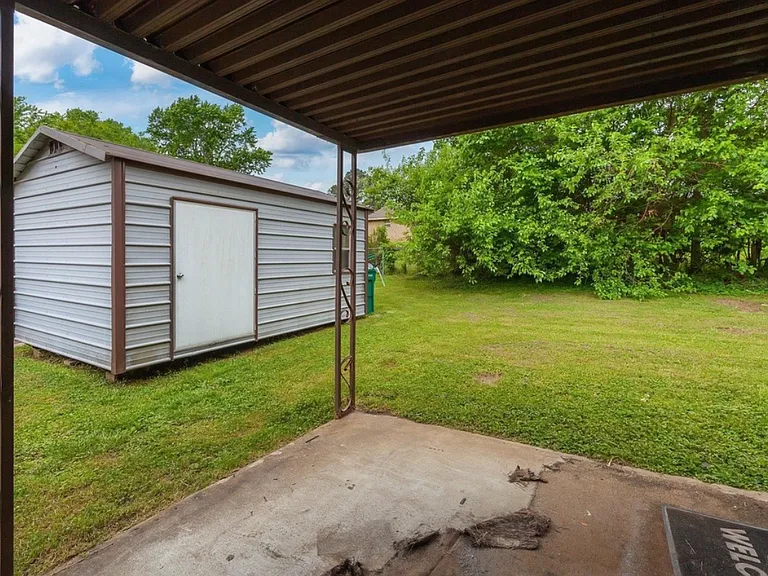 219 Melwood St — Photo 18