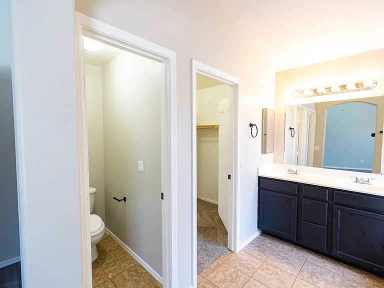 2541 E Silversmith Trl — Photo 24