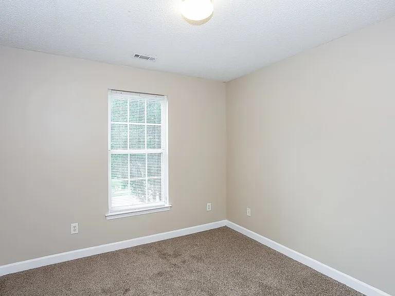 1028 Jordans Pond Ln — Photo 15