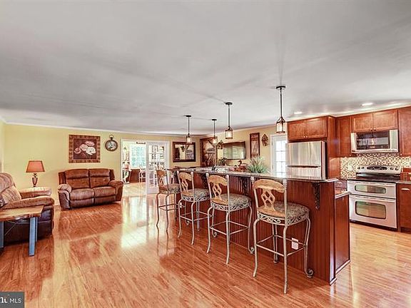 5th image of 420 Foster Dr