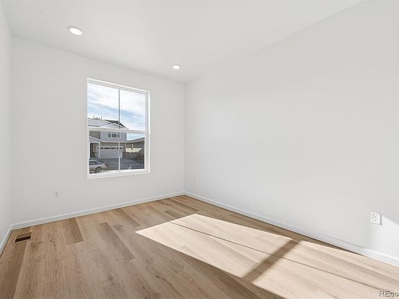 3rd image of 313 Smith Avenue