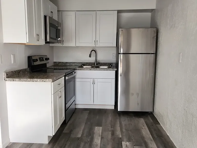 Golden Key Apartments — Photo 13