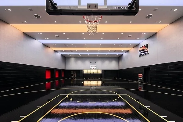 Rented by Extell Marketing Group LLC | media 33