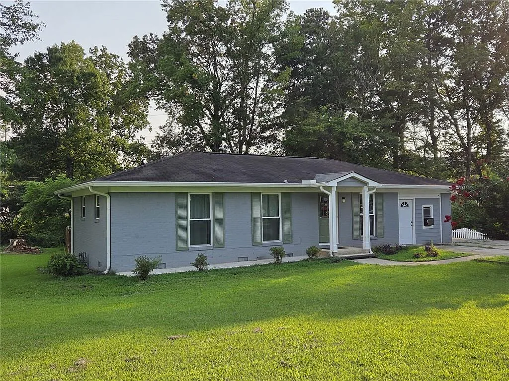 4 bed, 2.0 bath, 1040 sqft, $2,300 — Photo 1