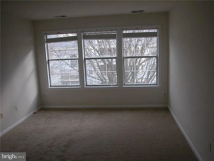 207 Salem Ct #11 — Photo 8