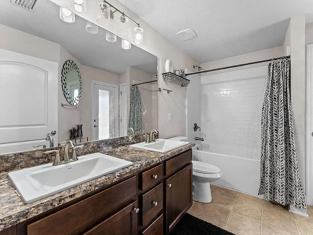 4 bed, 2255 sqft, $2,500 — Photo 4