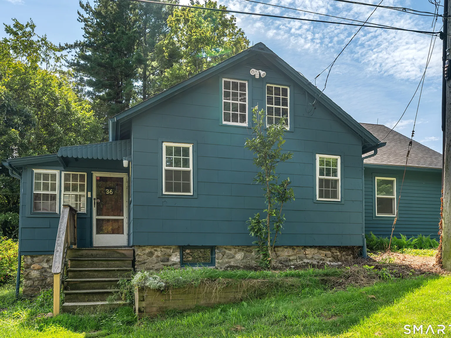 4 bed, 1.0 bath, 1704 sqft, $2,400 — Photo 2