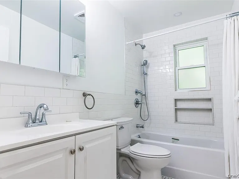 25 Van Duzen Pl #1 — Photo 12