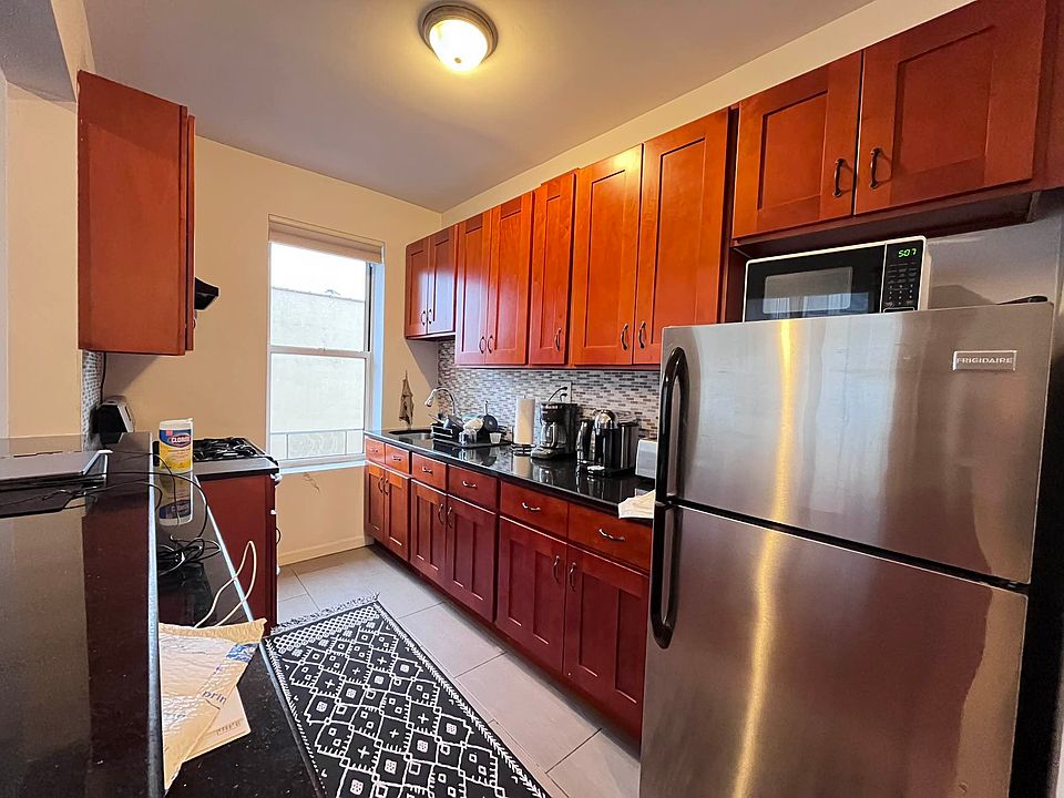 1st image of 30-06 33rd St #4E