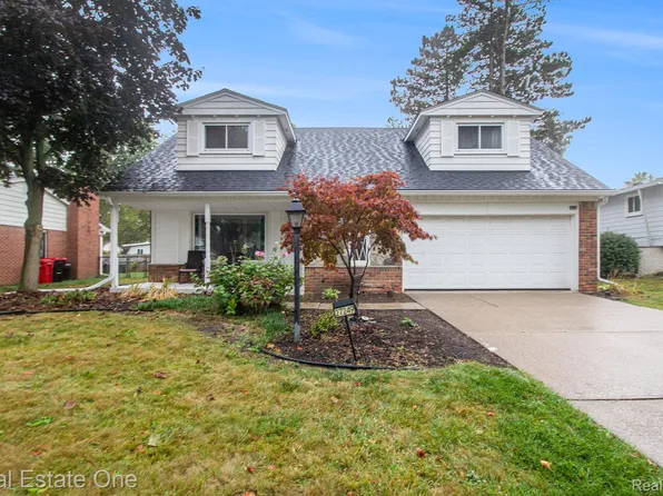 27249 Nantucket Dr, Southfield, MI 48076