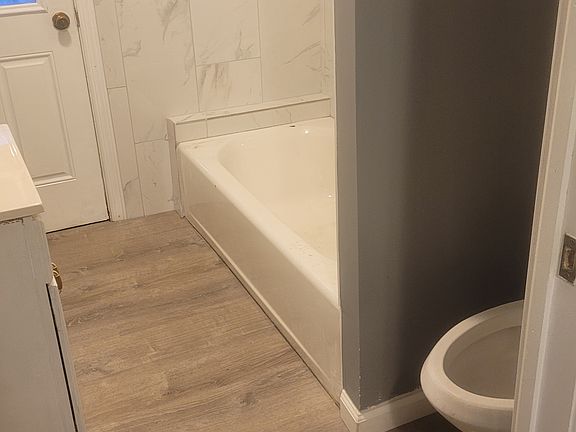 4th image of 7151 Buist Ave #1