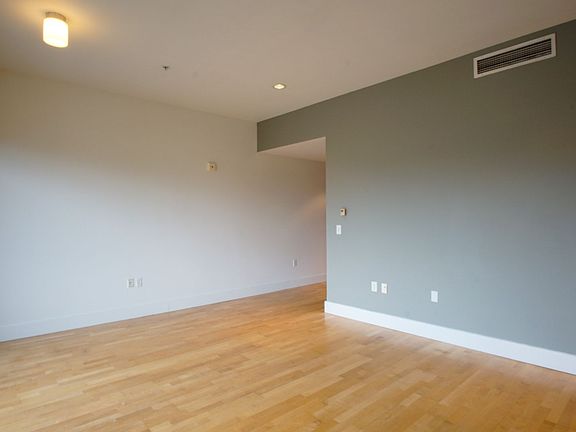 4th image of 1919 NW Quimby St #302