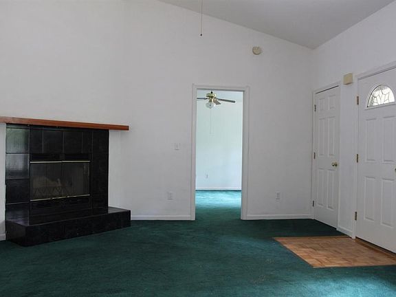 3rd image of 14 Iroquois Way