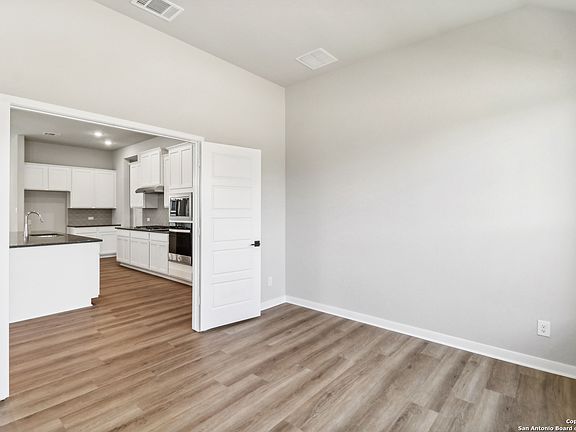 5th image of 12519 Silver Gate