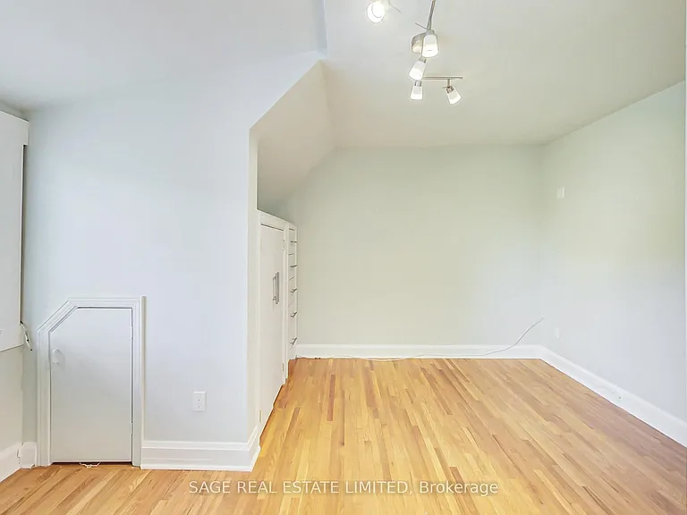 46 Alberta Ave — Photo 27