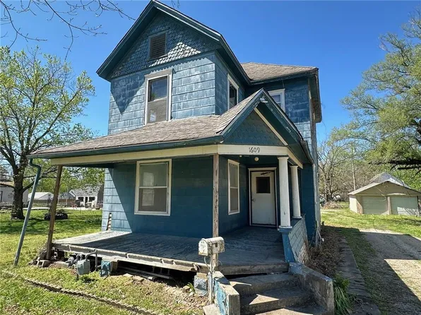 1609 S Evergreen Ave, Chanute, KS 66720