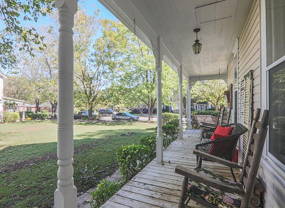5th image of 504 N Oak Ave