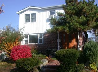 6935 225th St, Oakland Gardens, NY 11364