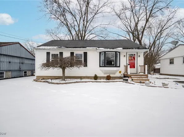 8047 Venice Heights Dr NE, Warren, OH 44484