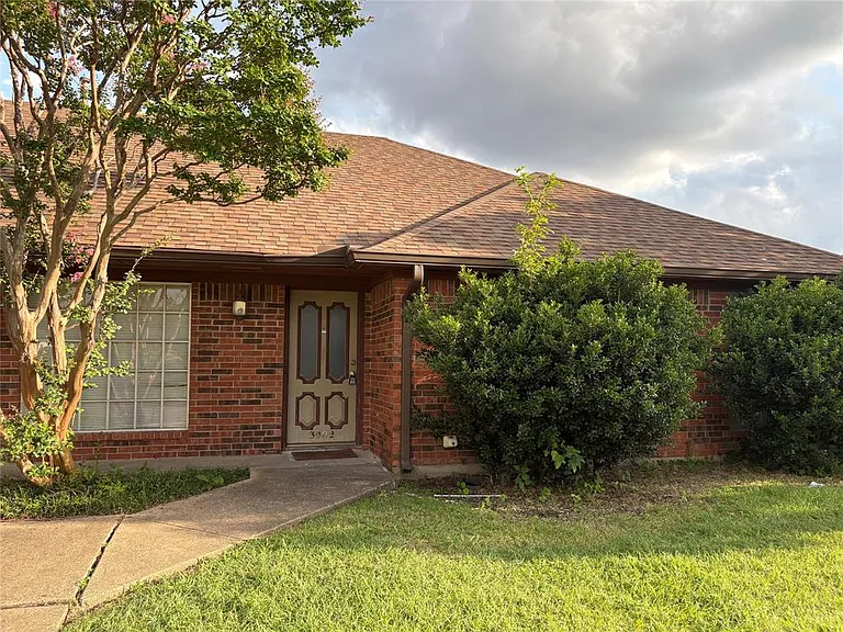 3902 San Mateo Dr — Photo 1