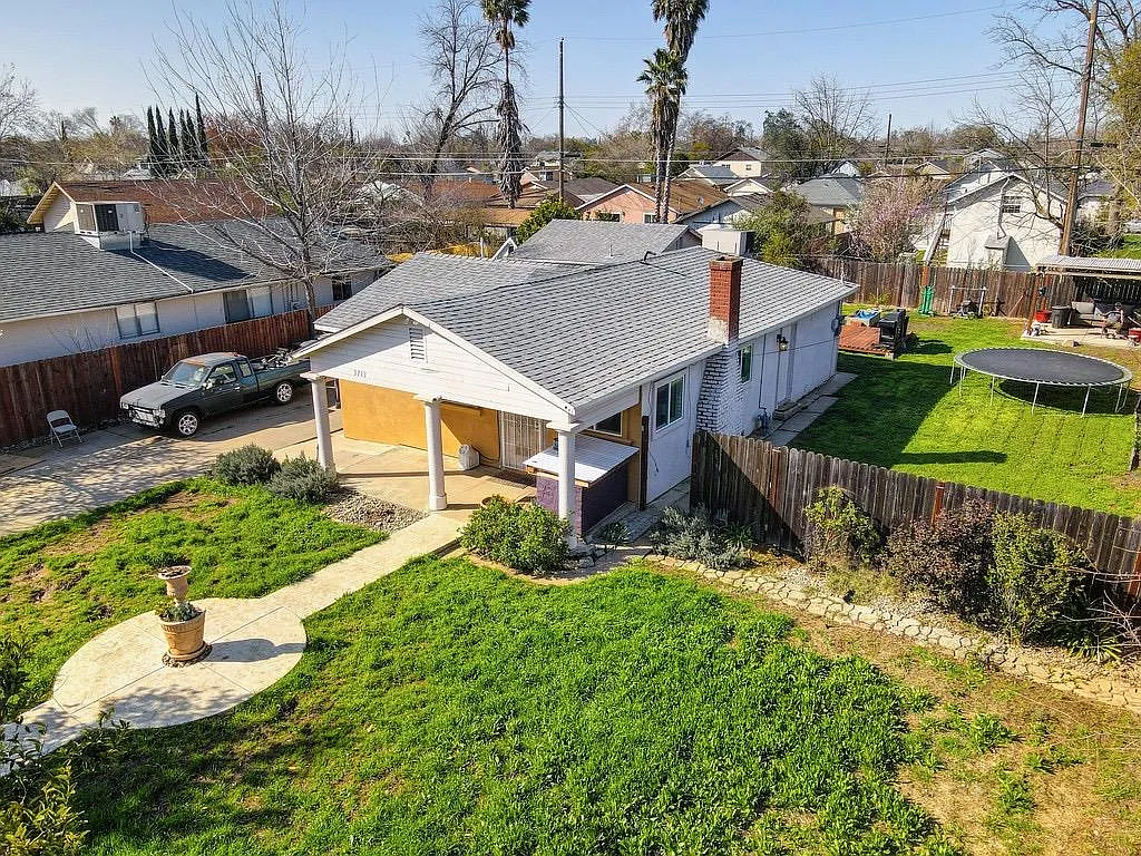 3713 20th Ave photo 1