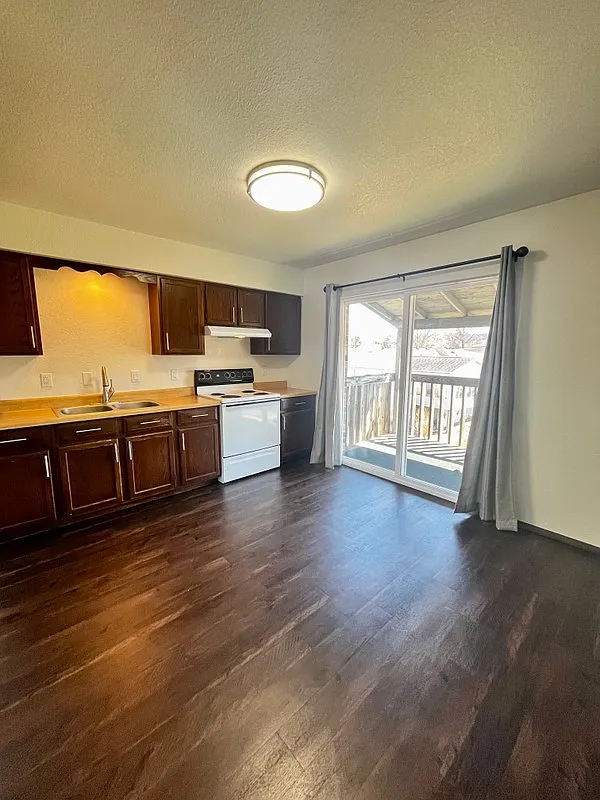 2 bed, 1.0 bath, 840 sqft, $900 — Photo 1