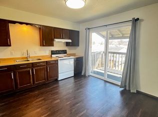 904 Park St APT 5, Bellevue, IA 52031
