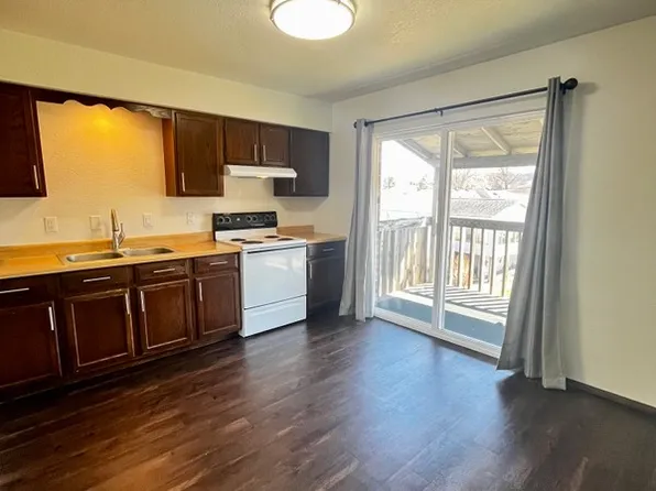 904 Park St APT 5, Bellevue, IA 52031