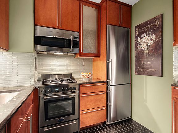 4th image of 301 E 48th St APT 12M