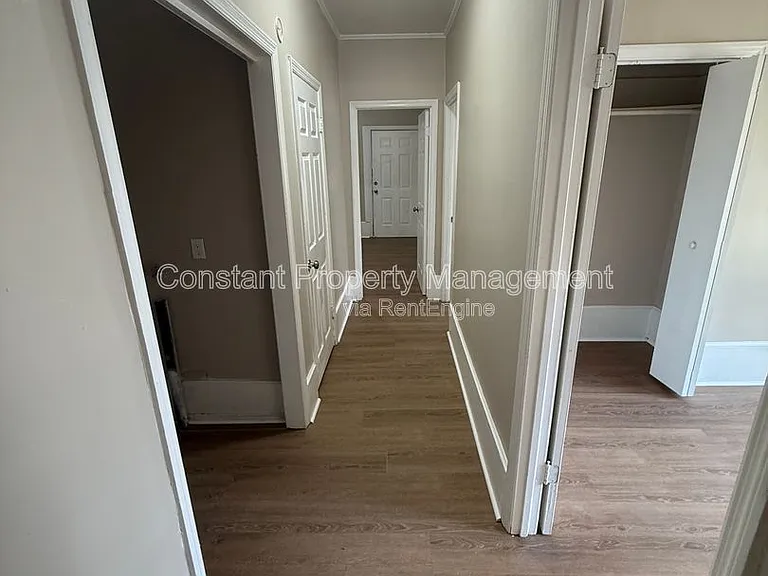 614 W Poplar St — Photo 10