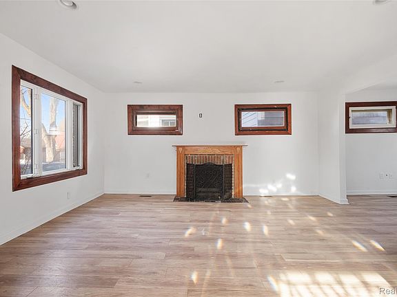 4th image of 147 1st St