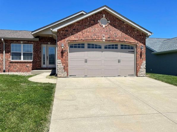 120 Auburn Ct #B, Highland, IL 62249