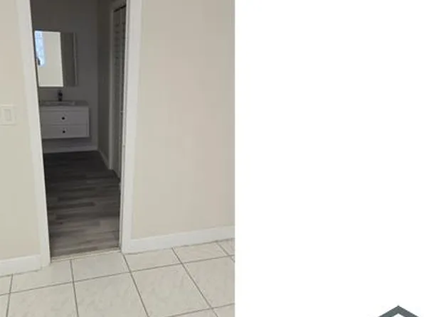 581 Burlington St, Opa Locka, FL 33054