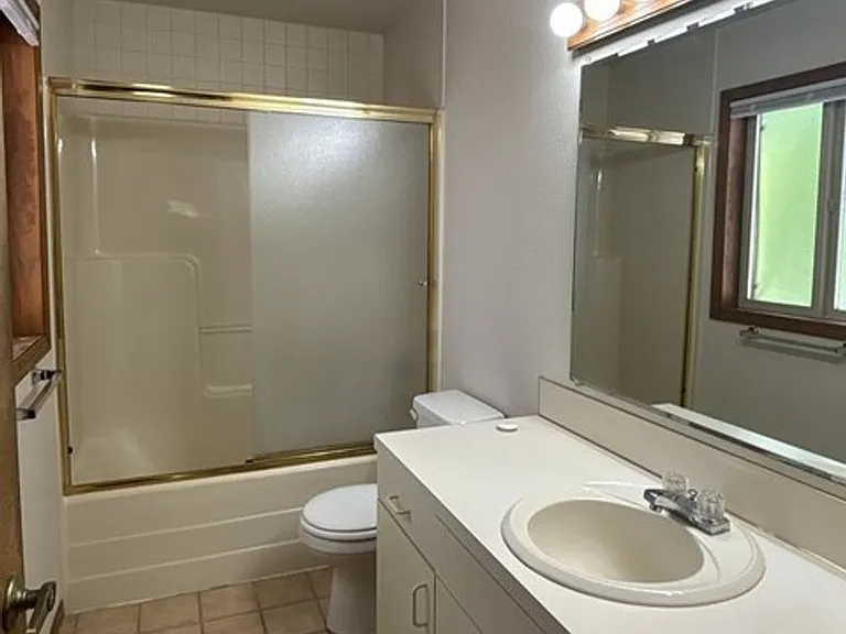 1370 Ferry St SE — Photo 6